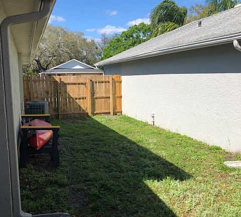 4th image of 3785 Lake Shore Dr