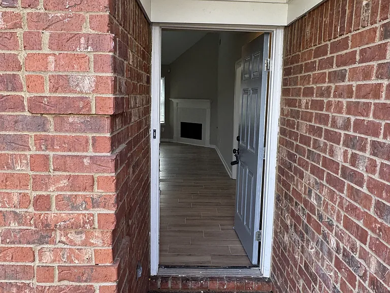 5457 Sundale Way S — Photo 2
