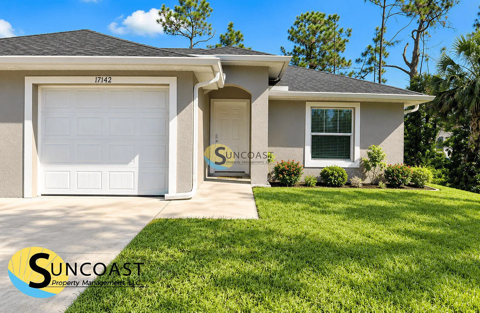Port Charlotte Duplex with Garage — Photo 1