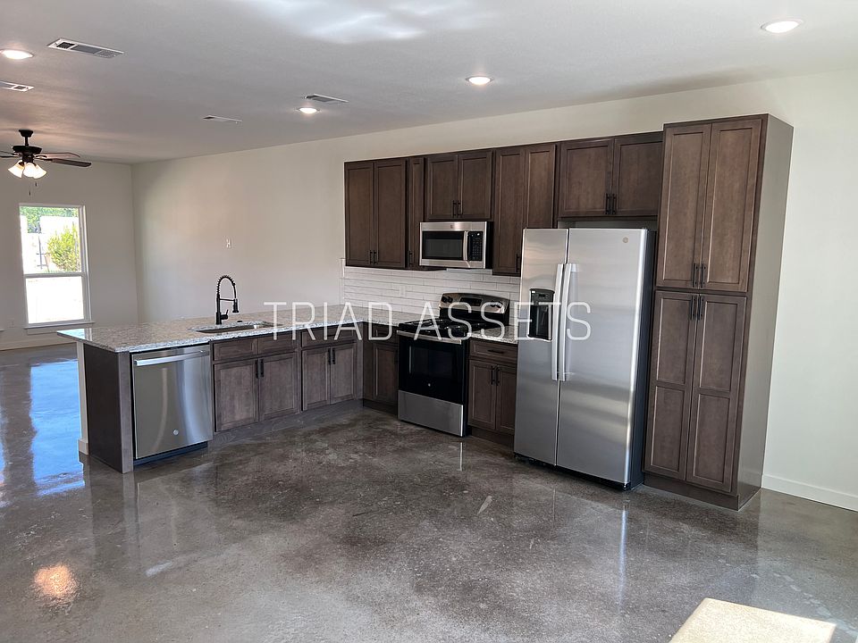 3 BED-KITCHEN
LEFT UNIT 2214