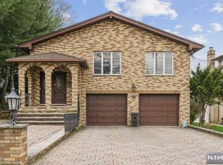 930 Edgewater Ave, Ridgefield, NJ 07657