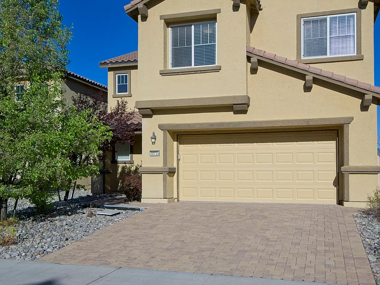 10725 Cordero Dr — Photo 2