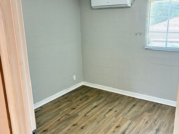 3rd image of 2146 Inwood Ter APT 7