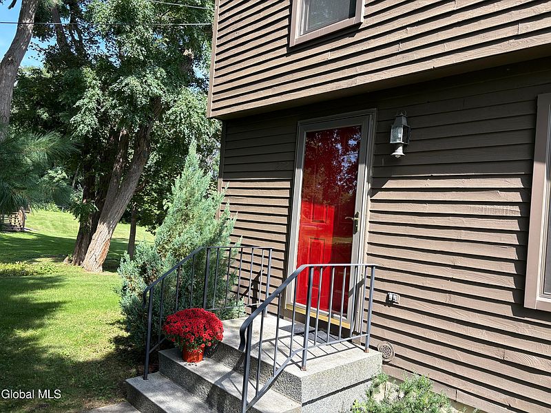 2nd image of 272 Brandle Road