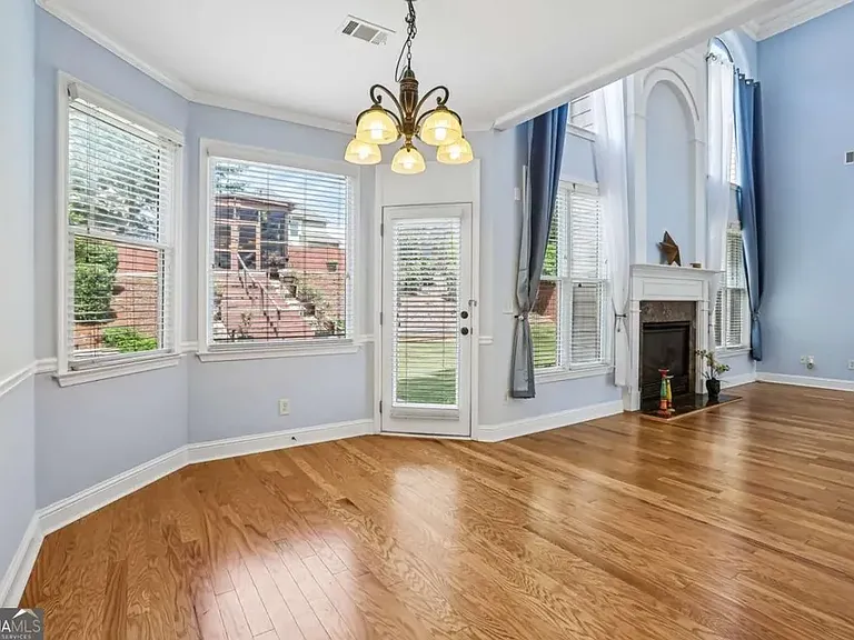 810 Freedom Way — Photo 34
