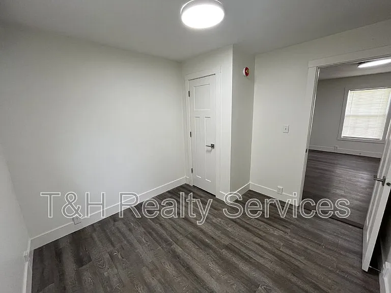 1124 S East St — Photo 6
