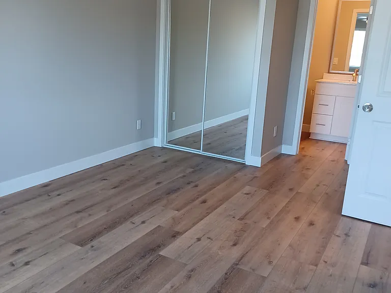 Roscoe Apartments — Photo 13