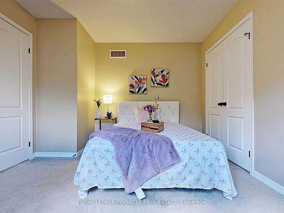 5th image of 19 Basswood Rd