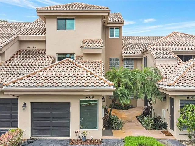 16339 Malibu Dr — Photo 3