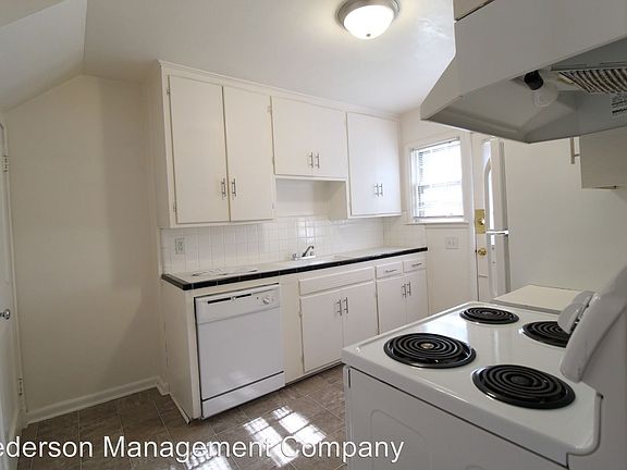 3rd image of 7506 Terrace St