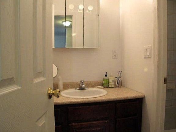 3rd image of 2536 38th St APT 4R