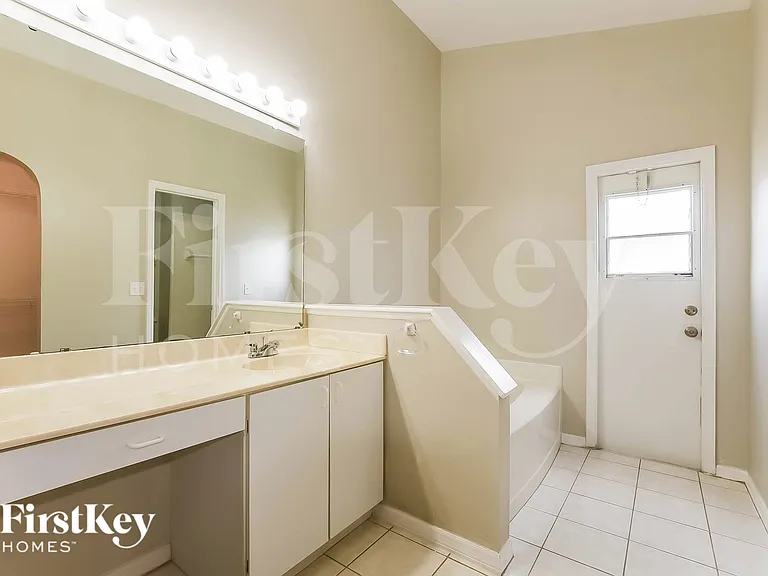 1033 Old Barn Rd — Photo 12