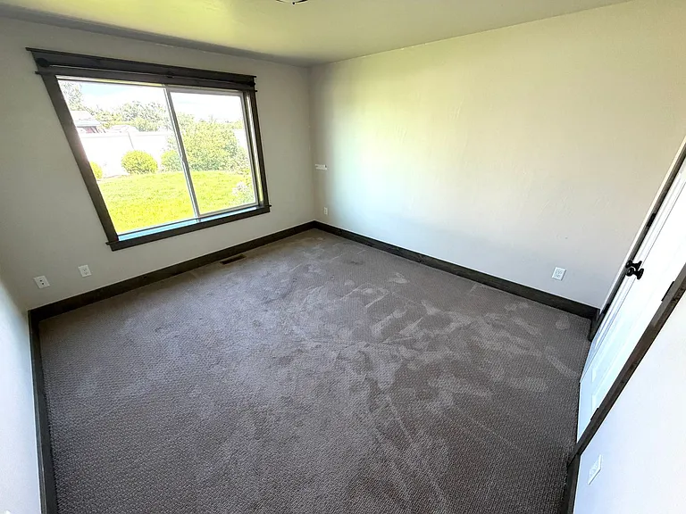 2865 Ashley Ave — Photo 13