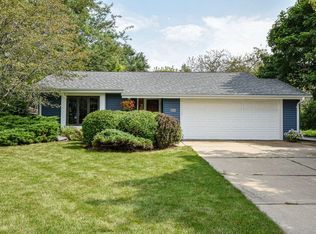 W209S10452 Valerie Dr, Muskego, WI 53150