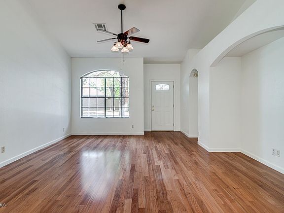 2nd image of 942 E Park Ave