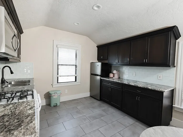 427 S 3rd St #6 — Photo 2