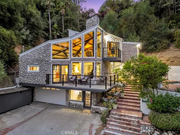 4631 Ensenada Dr, Woodland Hills, CA 91364