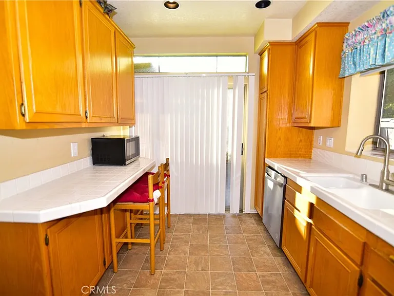 2090 Villa Del Lago Dr #B — Photo 6