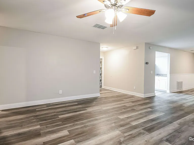202 Minnesota Woods Ln — Photo 5