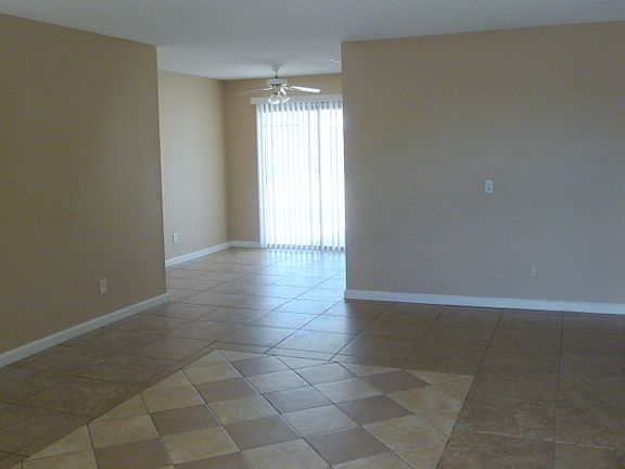 2nd image of 2524 Winwood St