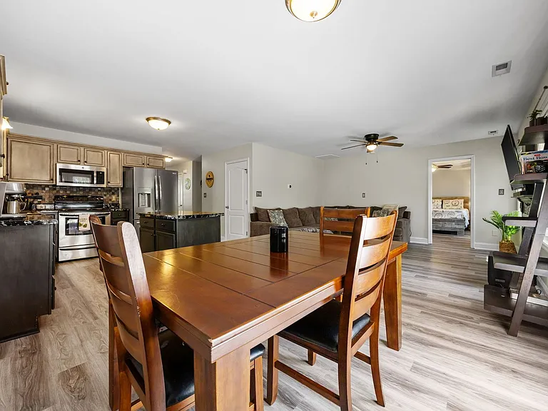 686 Colonial Hills Dr — Photo 18