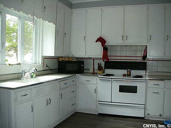 3rd image of 205 Tompkins St