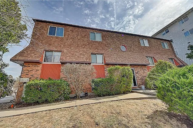 34 Lincoln Ave — Photo 1