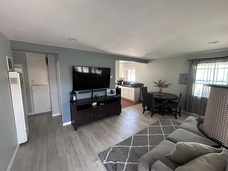 17720 Kingsbury St — Photo 4