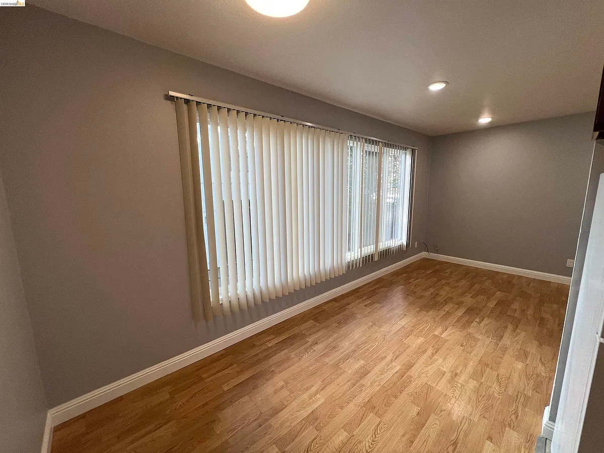 Building Photo - 2636 Warring St #302