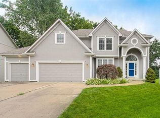 1156 White Oak Ln, Liberty, MO 64068