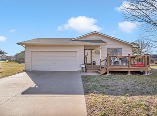 95 Erb St, Hesston, KS 67062