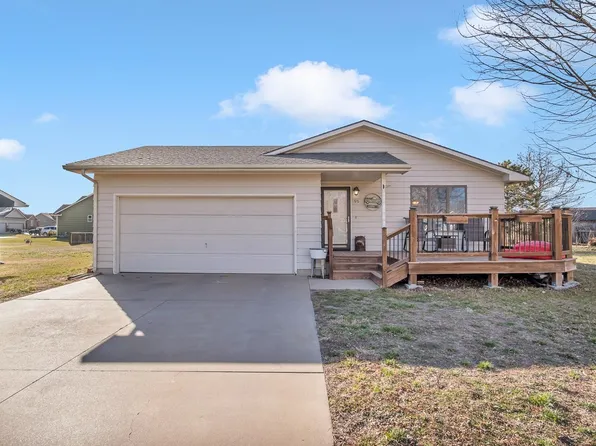 95 Erb St, Hesston, KS 67062
