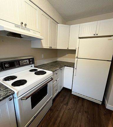 2nd image of 10511 101st Ave