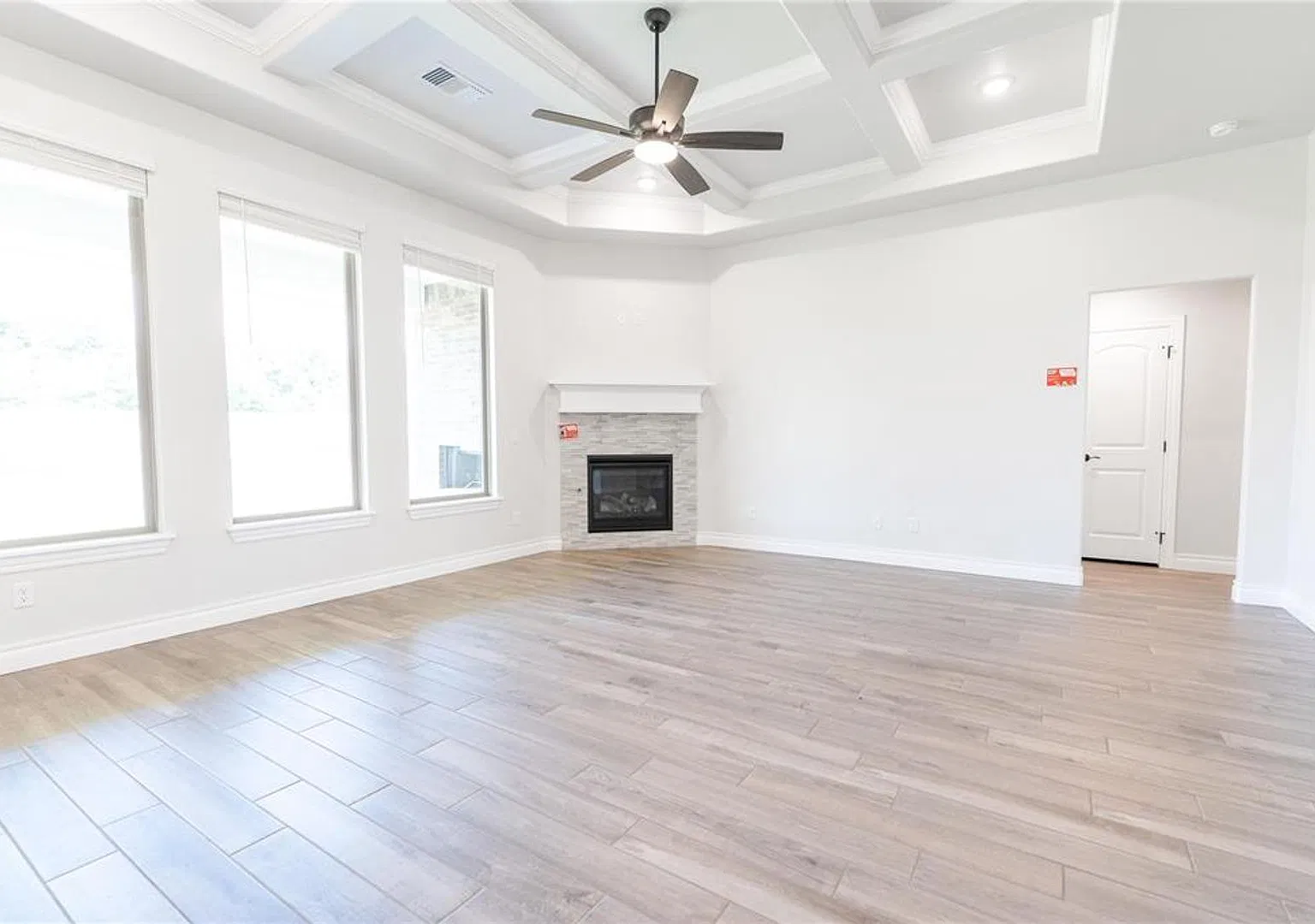 4 Bedroom 2.5 Bathroom 3 Car Garage Home in Edmond School District — Photo 4