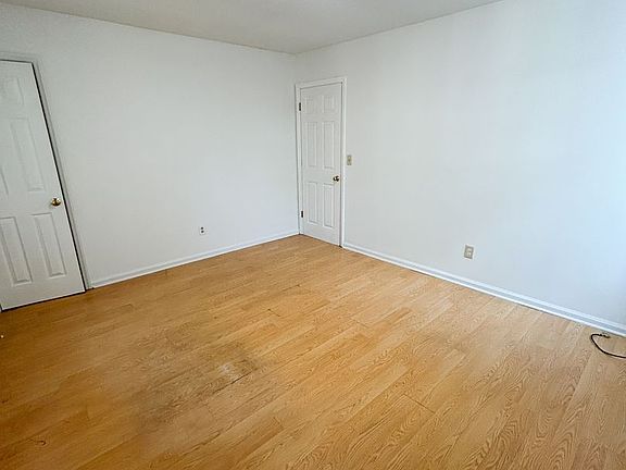 4th image of 216 Frink Dr