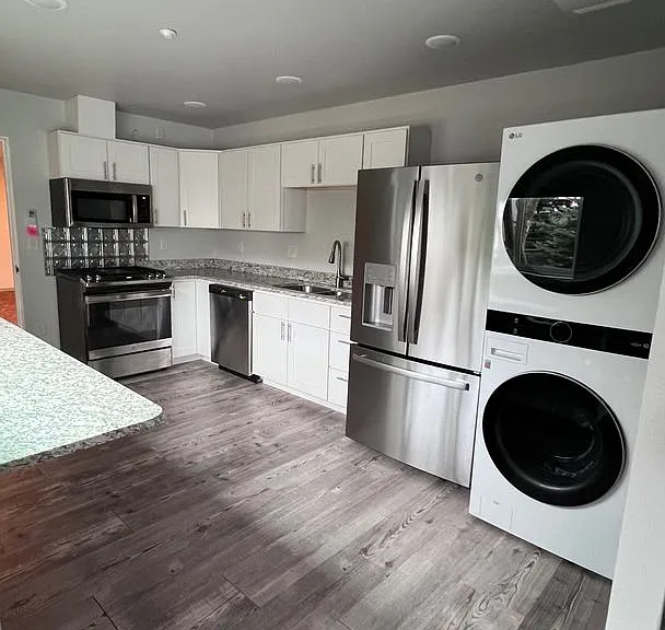 100 3rd St #1 — Photo 1