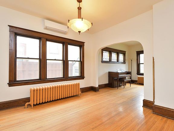 5th image of 1677 Marshall Ave