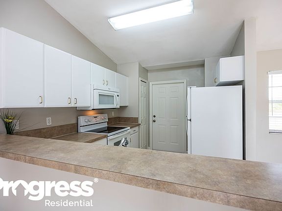4th image of 516 Thomas Sherwin Ave S