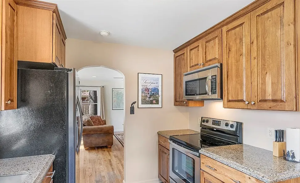 2 bed, 1100 sqft, $1,500 — Photo 2