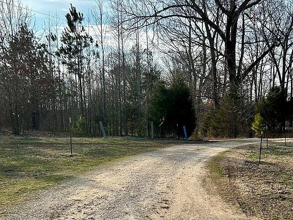 2nd image of 806 Pettijohn Creek Rd