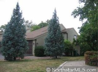 1457 Eastlake Dr, Chaska, MN 55318