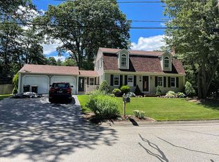 12 Baldwin Dr, Smithfield, RI 02828
