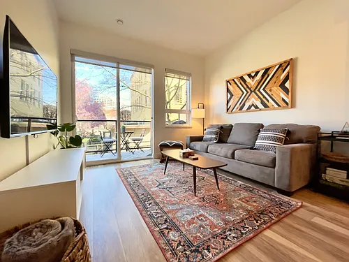595 Pandora Ave #203 Photo 1