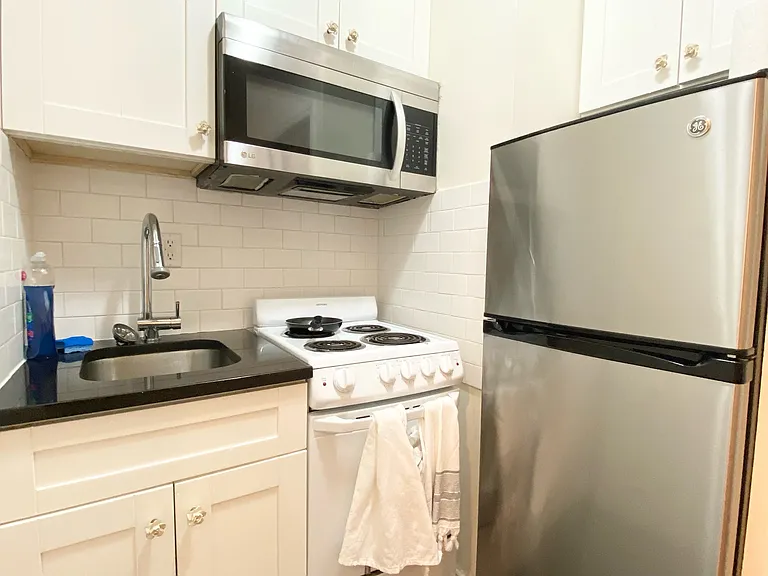 223 E 28th St #2B — Photo 5