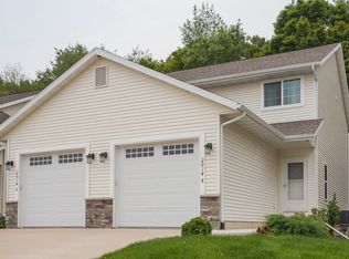 2014 Sugar Creek Dr NW #B, Cedar Rapids, IA 52405