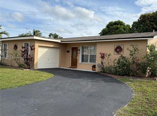 8510 NW 3rd St, Pembroke Pines, FL 33024