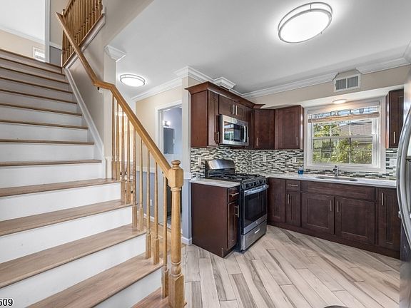 4th image of 1034 William St #B