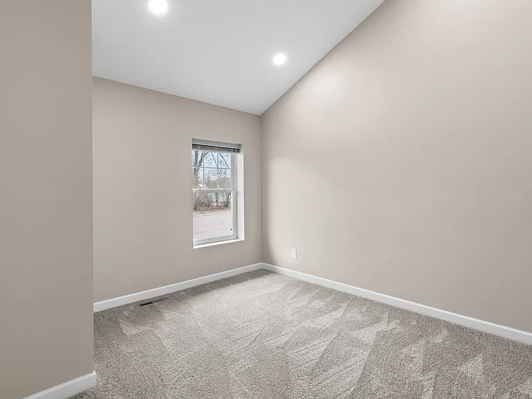 Second bedroom.