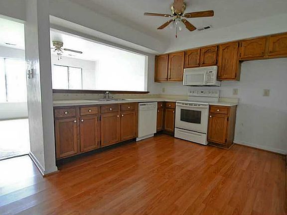 2nd image of 550 Lanier Cres
