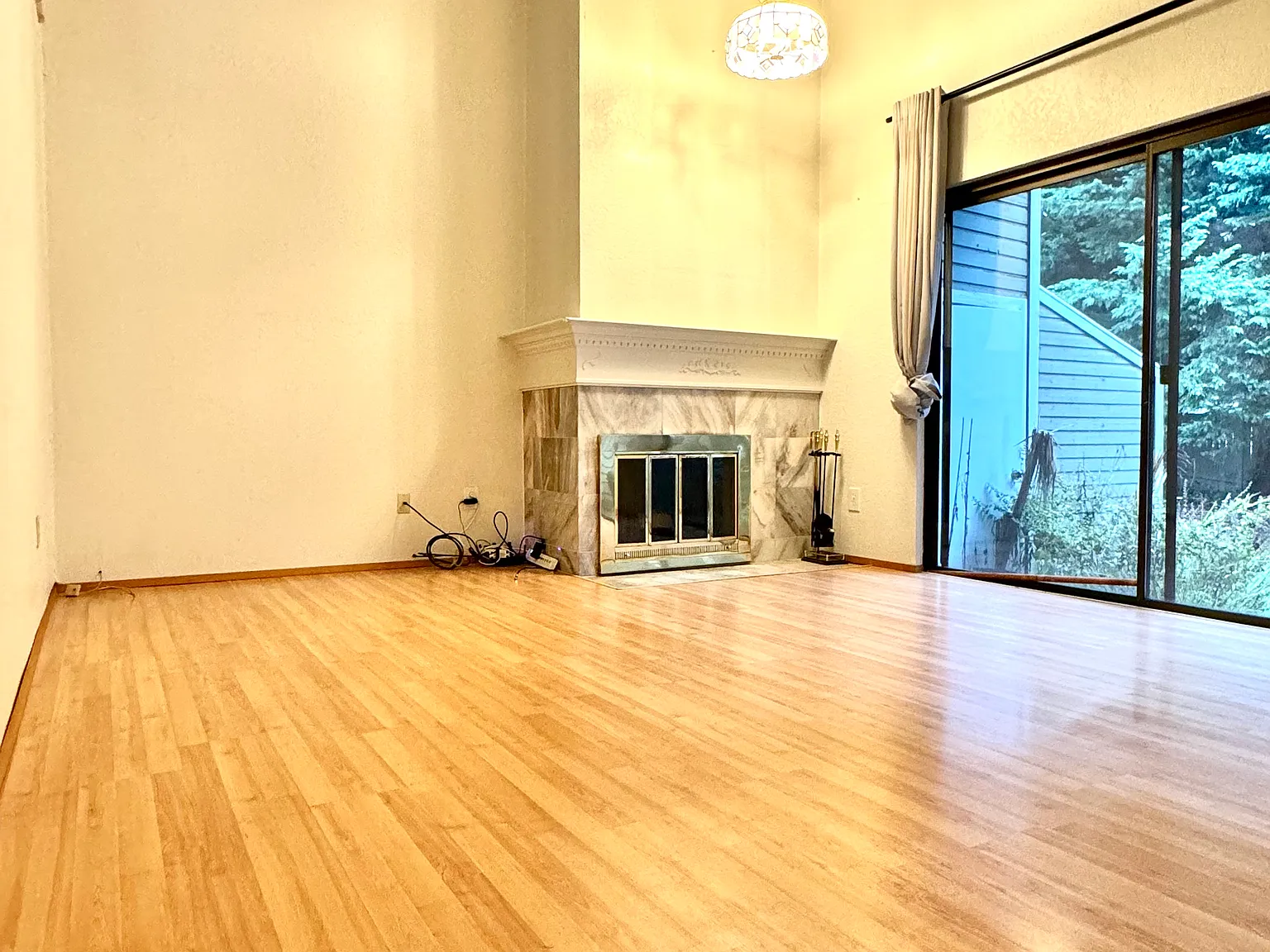 2 bed, 1.5 bath, 1266 sqft, $2,700 — Photo 3